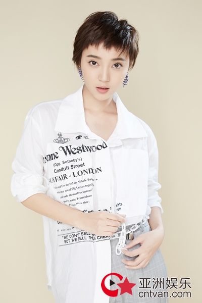 于蕙侨短发造型百变灵动 元气满满释放秋日少女力