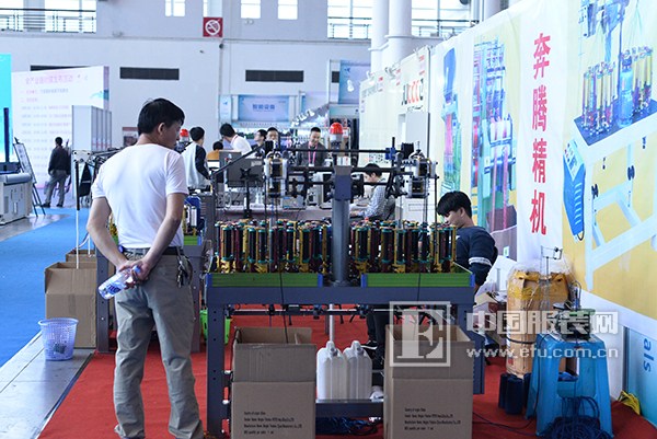 21届宁波国际服装节盛大开幕 服装产业转型升级步伐加快