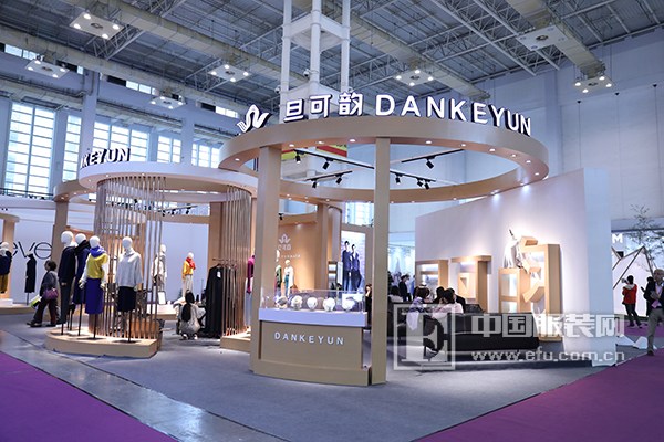 21届宁波国际服装节盛大开幕 服装产业转型升级步伐加快