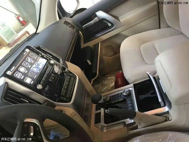 新款天津港丰田兰德酷路泽5700顶配评测