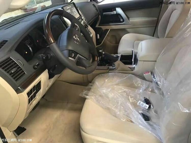 新款天津港丰田兰德酷路泽5700顶配评测