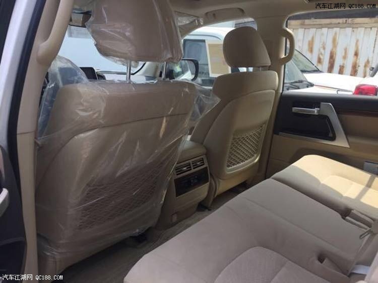 新款天津港丰田兰德酷路泽5700顶配评测