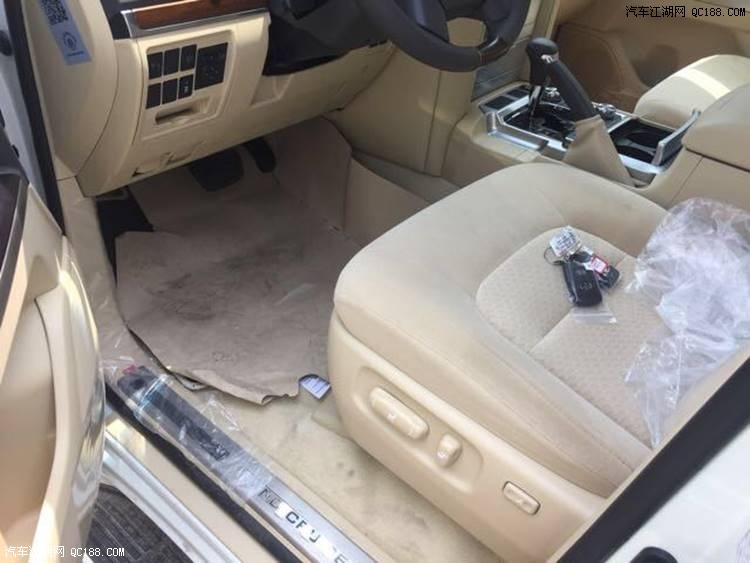 新款天津港丰田兰德酷路泽5700顶配评测