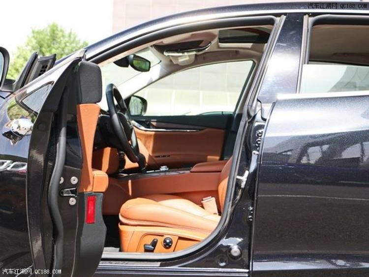 玛莎拉蒂总裁3.0T双涡轮极简风格体验