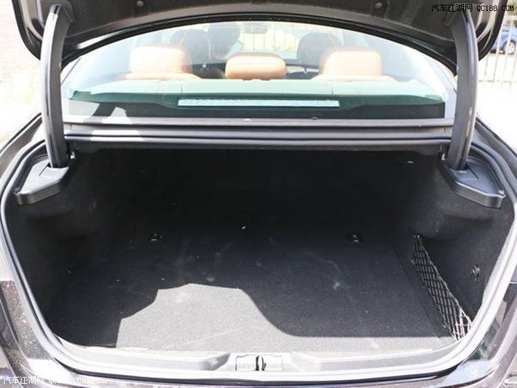 玛莎拉蒂总裁3.0T双涡轮极简风格体验