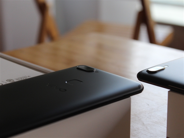 vivo X20 Plus图赏:6.4英寸全面屏颜值赞