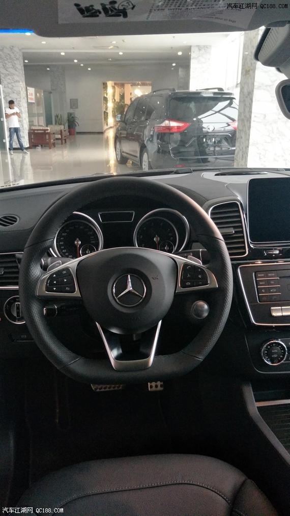 17款奔驰GLS450六缸3.0T双涡轮增压试驾
