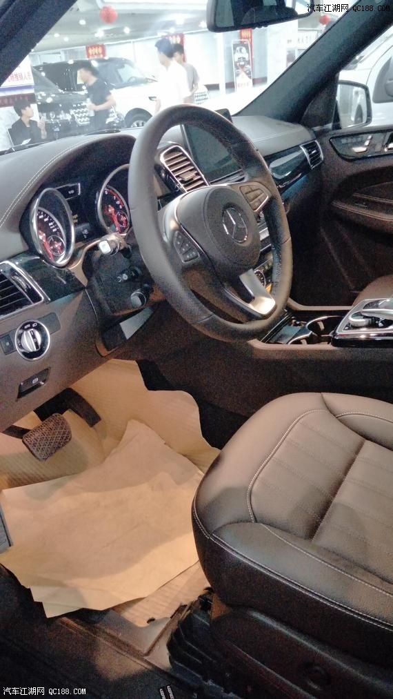 17款奔驰GLS450六缸3.0T双涡轮增压试驾