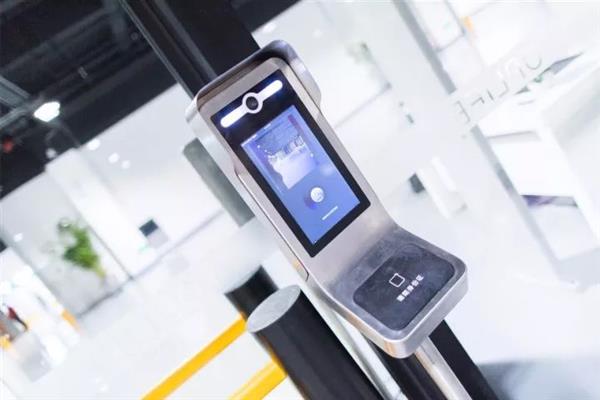 京东为有钱人打造的奢侈品仓库：“博物馆”级别安保