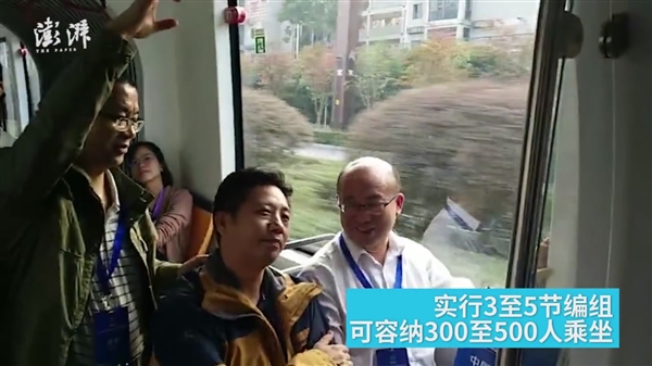 中国首创无人驾驶智轨列车开跑：充电10分钟 续航25公里