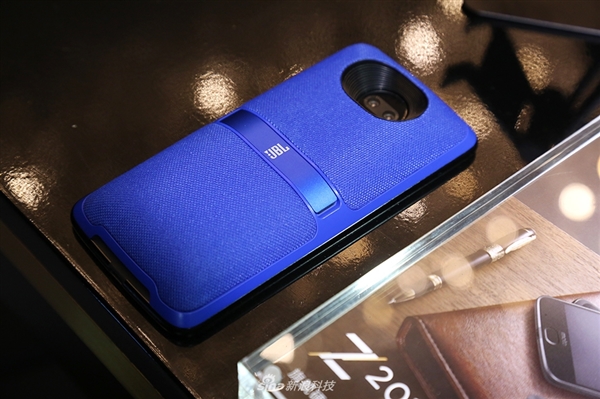 奢华旗舰Moto Z 2018图赏:外观有爱吗?