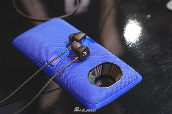 奢华旗舰Moto Z 2018图赏:外观有爱吗?