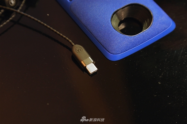 奢华旗舰Moto Z 2018图赏:外观有爱吗?