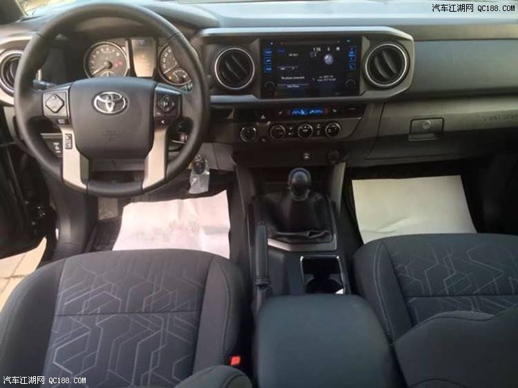 天津港17新款丰田塔库玛小型皮卡试驾