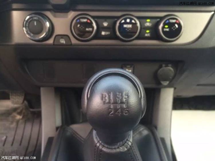 天津港17新款丰田塔库玛小型皮卡试驾