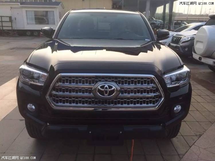 天津港17新款丰田塔库玛小型皮卡试驾