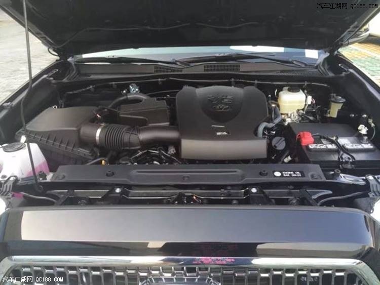 天津港17新款丰田塔库玛小型皮卡试驾