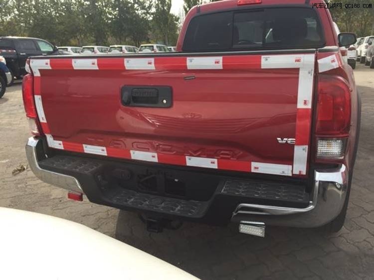 天津港17新款丰田塔库玛小型皮卡试驾