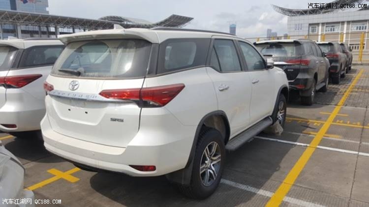 平行进口2017新款丰田穿越者2700实拍