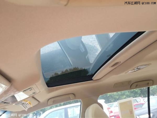 17款中东版丰田兰德酷路泽4000底挂评测