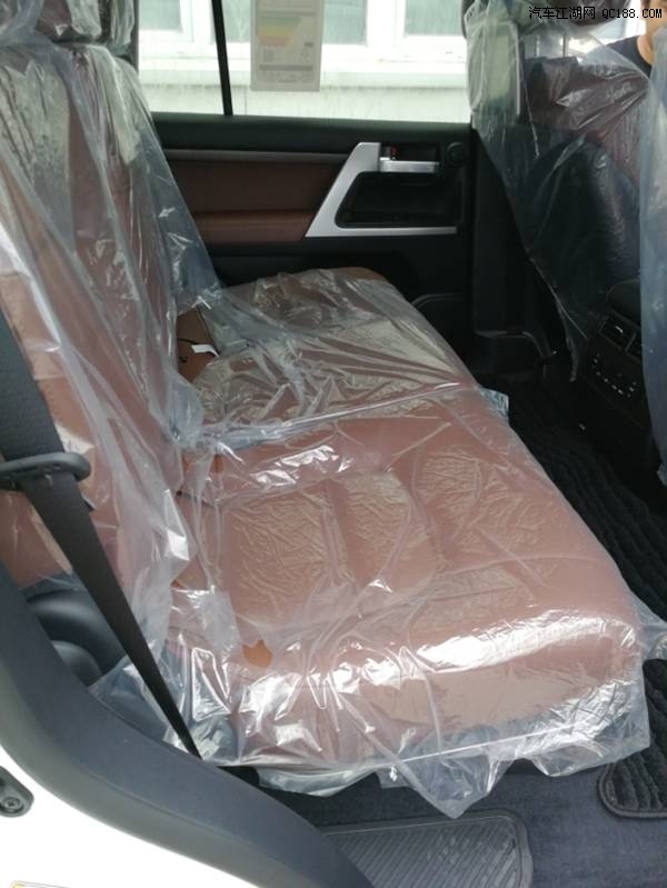 17款丰田中东版酷路泽5700性能配置解析