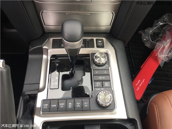 17款丰田中东版酷路泽5700性能配置解析