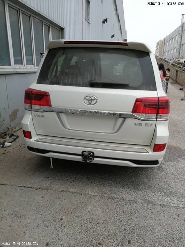 17款丰田中东版酷路泽5700性能配置解析