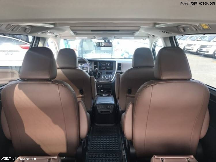 17款丰田塞纳商务高端座驾配置舒适体验