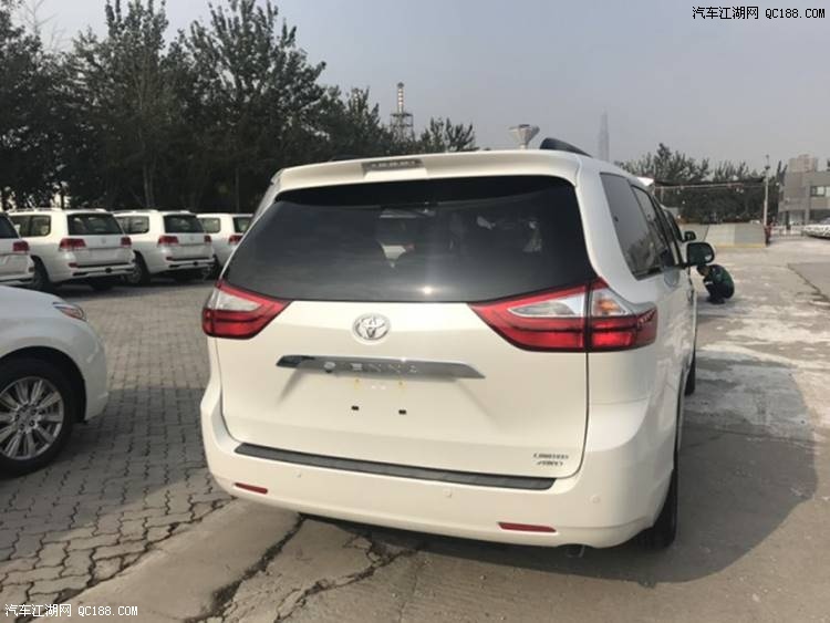 17款丰田塞纳商务高端座驾配置舒适体验