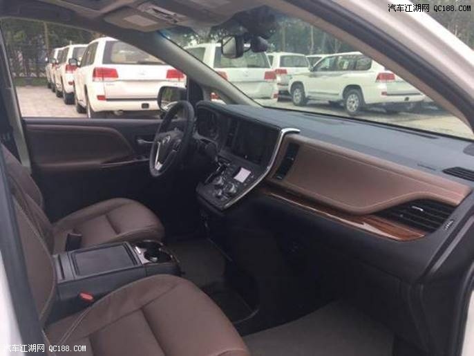 17款丰田塞纳商务高端座驾配置舒适体验