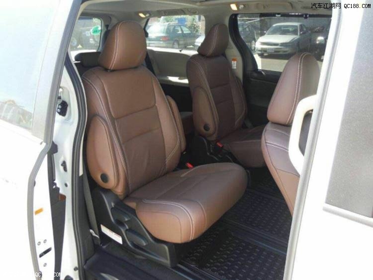 17款丰田塞纳商务高端座驾配置舒适体验