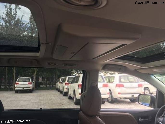 17款丰田塞纳商务高端座驾配置舒适体验