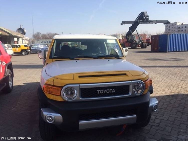 天津港17款丰田FJ酷路泽车身设计评测