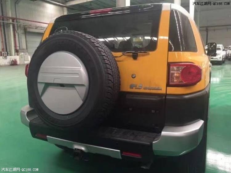 天津港17款丰田FJ酷路泽车身设计评测