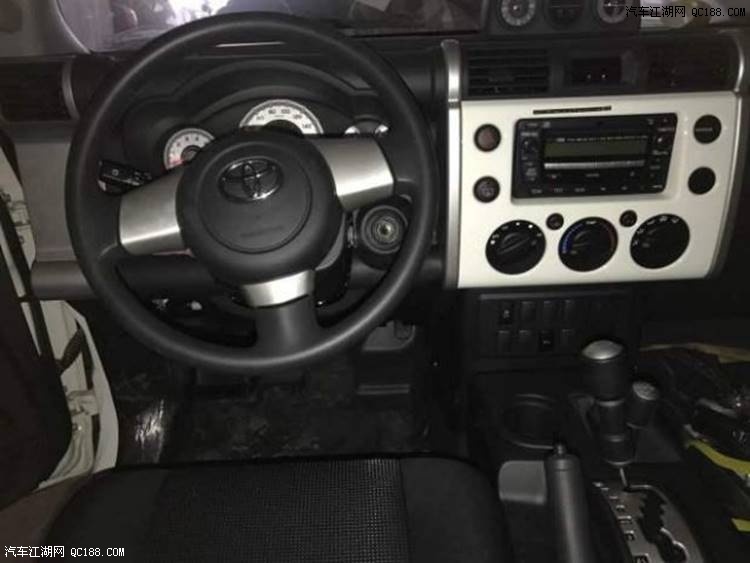 天津港17款丰田FJ酷路泽车身设计评测