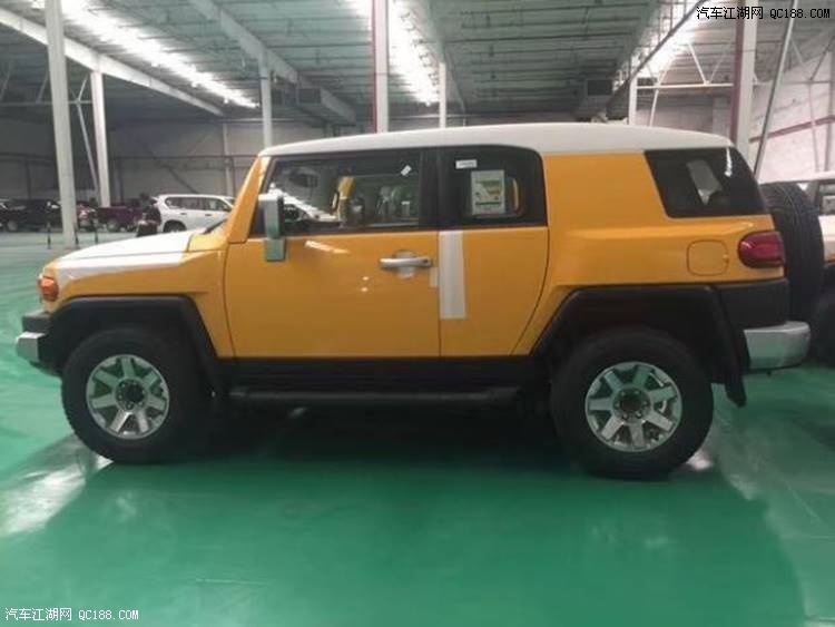 天津港17款丰田FJ酷路泽车身设计评测