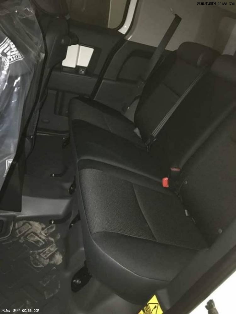 天津港17款丰田FJ酷路泽车身设计评测