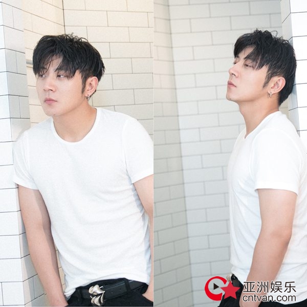 高晓攀纯白写真曝光 湿发白衣慵懒十足