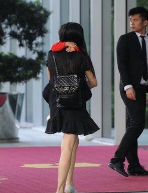 吴尊爱妻罕见露面 一家四口甜蜜温馨 二人2009年隐婚原因让人感动