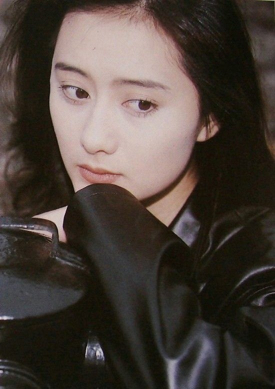 大S晒昔日与金城武合影长腿吸睛