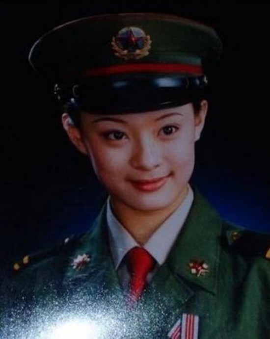 大S晒昔日与金城武合影长腿吸睛