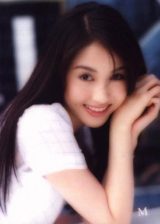 大S晒昔日与金城武合影长腿吸睛