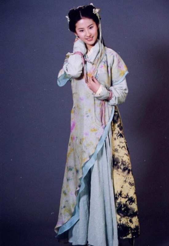 大S晒昔日与金城武合影长腿吸睛