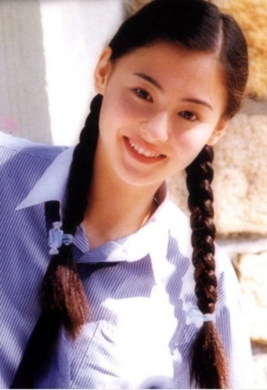 大S晒昔日与金城武合影长腿吸睛