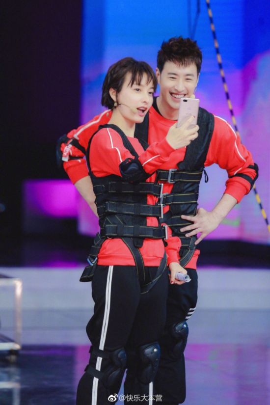 潘玮柏吴昕快本合体牵手唱歌超甜蜜&nbsp;无尾熊CP甜蜜合照大曝光