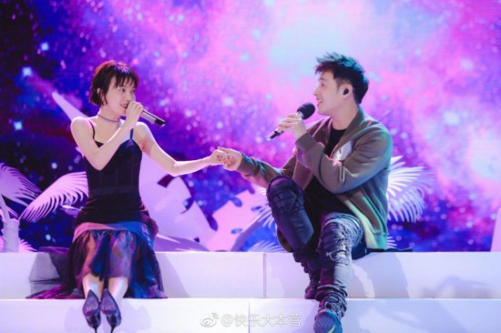 潘玮柏吴昕快本合体牵手唱歌超甜蜜&nbsp;无尾熊CP甜蜜合照大曝光
