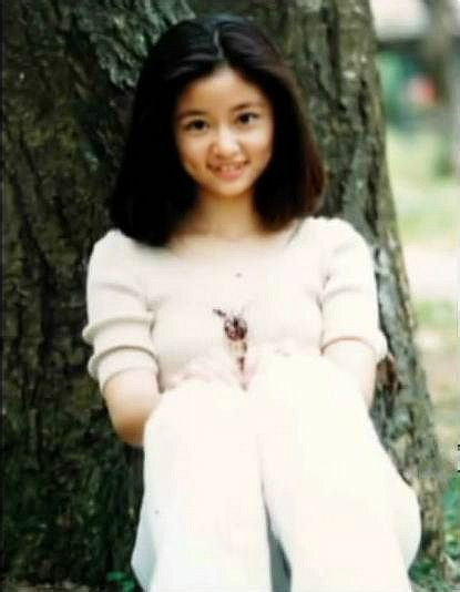 大S晒昔日与金城武合影长腿吸睛