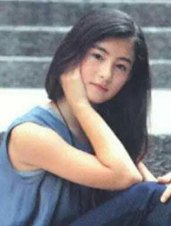 大S晒昔日与金城武合影长腿吸睛