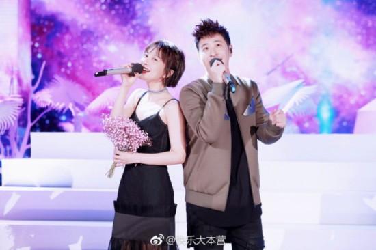 潘玮柏吴昕快本合体牵手唱歌超甜蜜&nbsp;无尾熊CP甜蜜合照大曝光