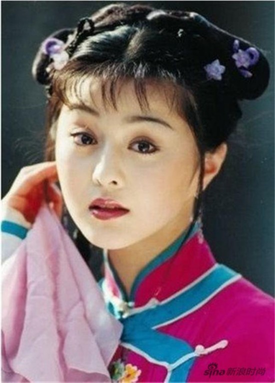 大S晒昔日与金城武合影长腿吸睛